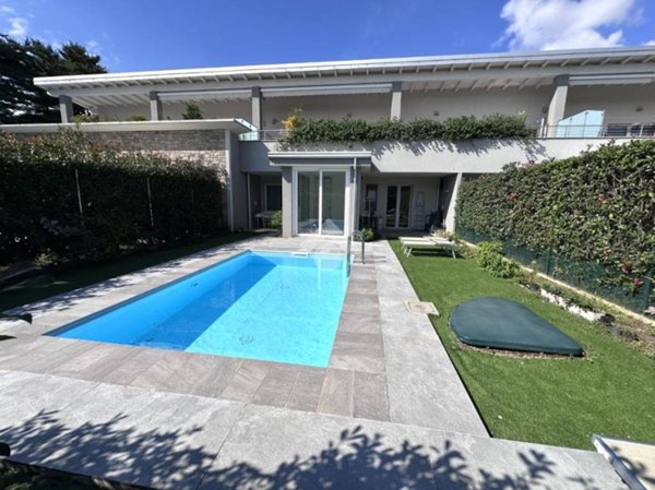 appartamento in vendita a Merate in zona Brugarolo