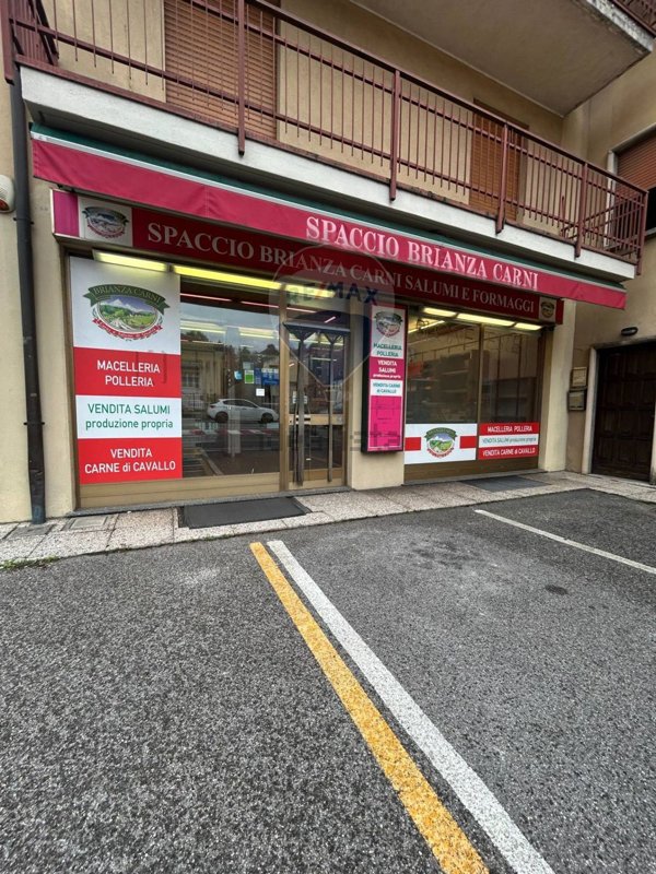 locale commerciale in vendita a Merate