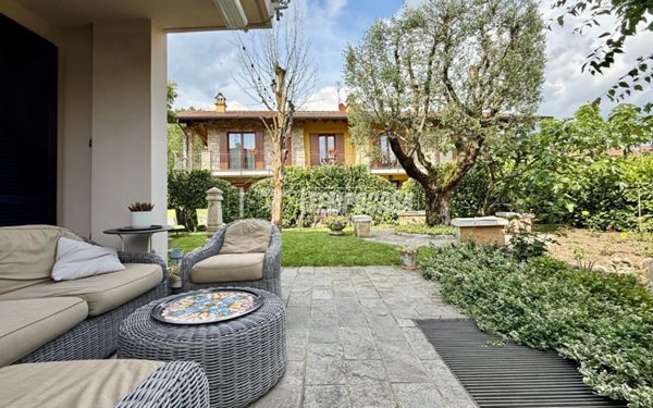 casa indipendente in vendita a Merate in zona Brugarolo