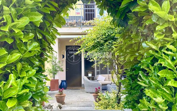 casa indipendente in vendita a Merate in zona Brugarolo