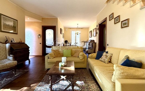 casa indipendente in vendita a Merate in zona Sartirana