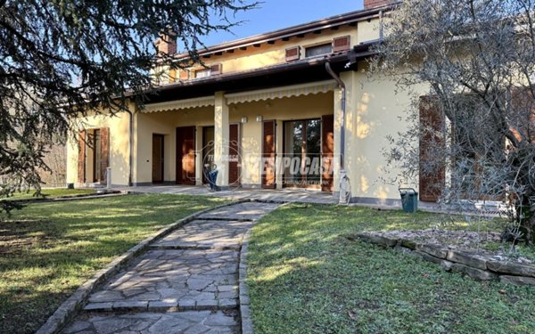 casa indipendente in vendita a Merate in zona Sartirana