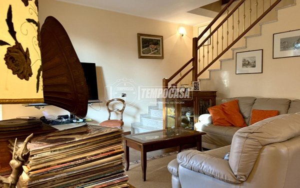 casa indipendente in vendita a Merate in zona Sartirana