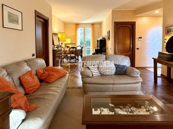 casa indipendente in vendita a Merate in zona Sartirana