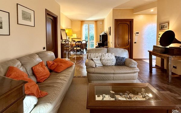 casa indipendente in vendita a Merate in zona Sartirana