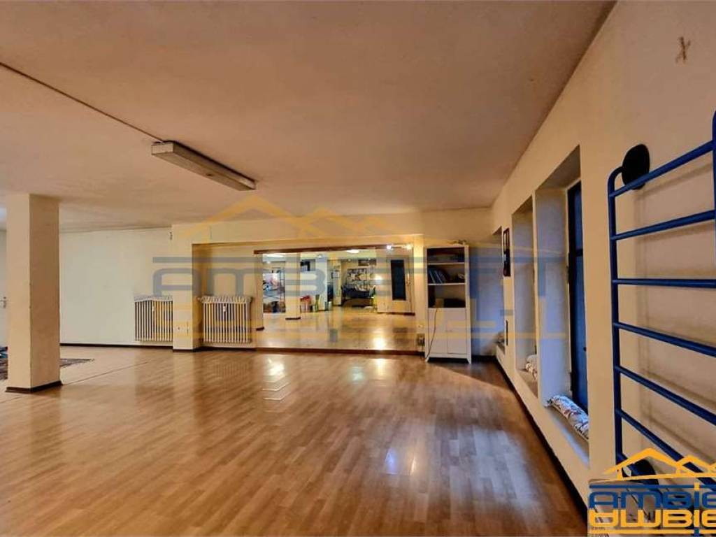 negozio in vendita a Merate