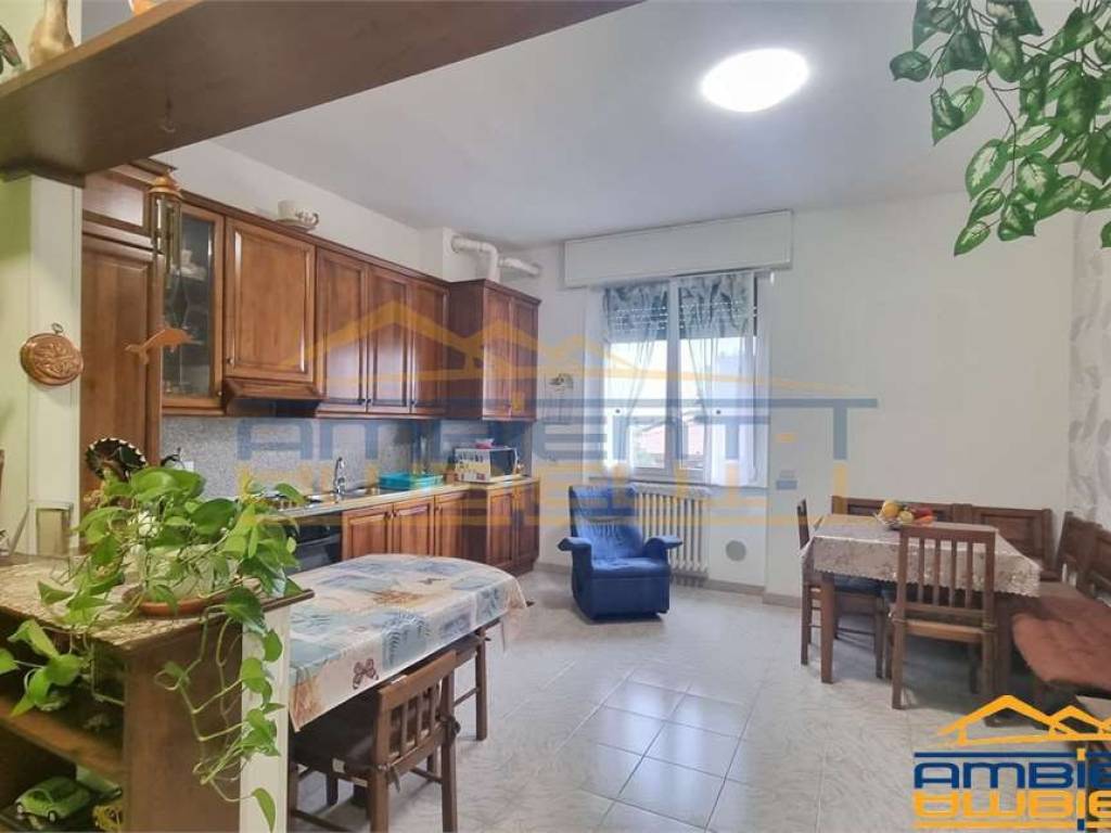 appartamento in vendita a Merate in zona Brugarolo