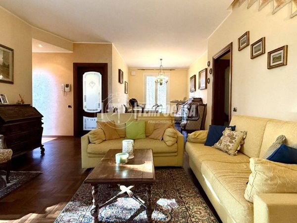 casa indipendente in vendita a Merate in zona Sartirana