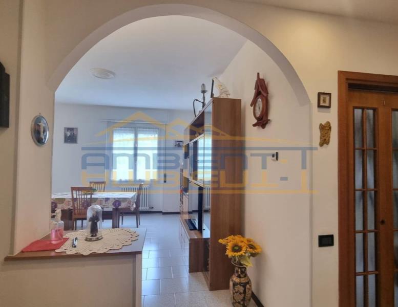 appartamento in vendita a Merate in zona Brugarolo