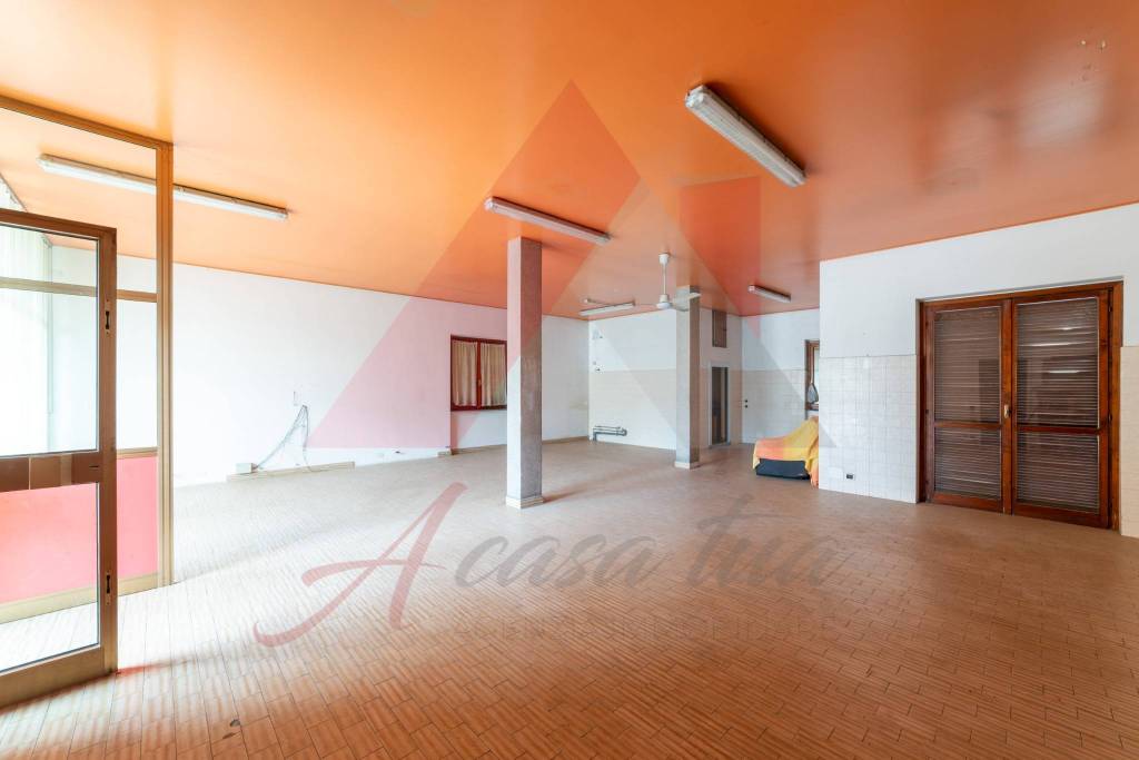 appartamento in vendita a Merate in zona Brugarolo