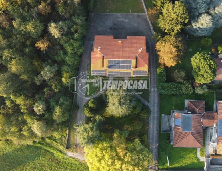 casa indipendente in vendita a Merate in zona Sartirana