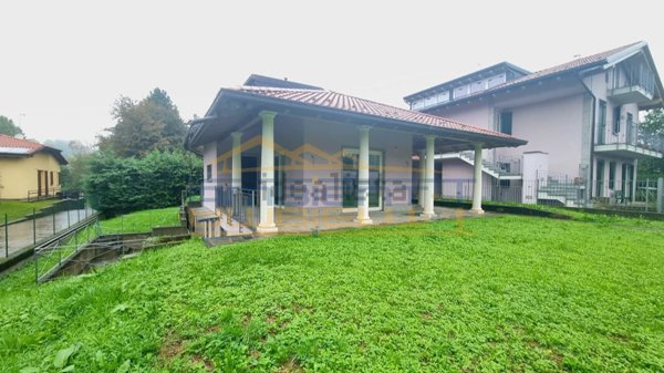casa indipendente in vendita a Merate