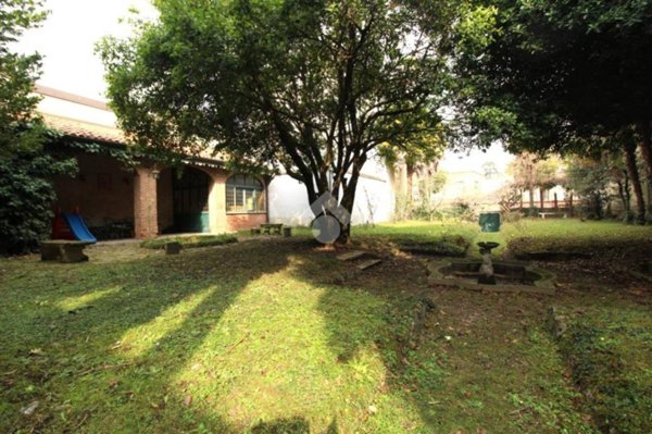 casa indipendente in vendita a Merate