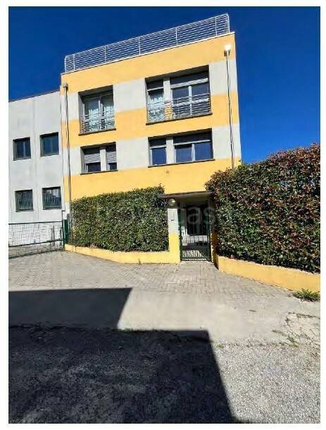 appartamento in vendita a Merate in zona Brugarolo