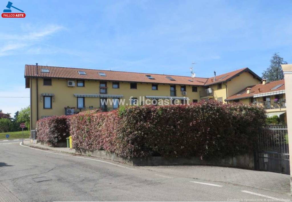 appartamento in vendita a Merate in zona Brugarolo