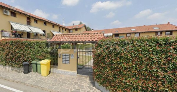 appartamento in vendita a Merate in zona Brugarolo