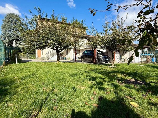 casa indipendente in vendita a Merate in zona Sartirana
