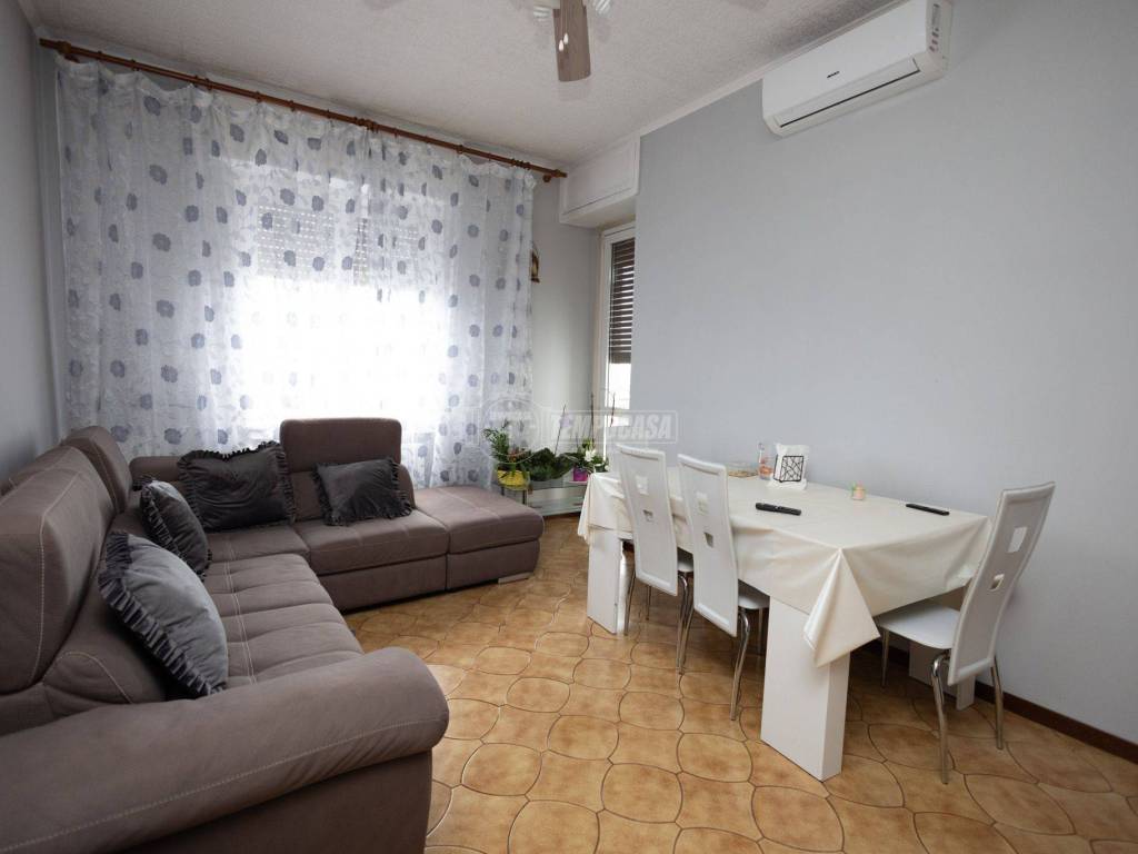 appartamento in vendita a Merate in zona Brugarolo