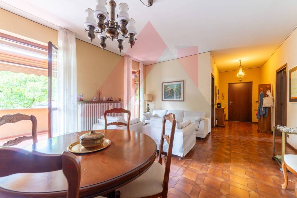 appartamento in vendita a Merate in zona Brugarolo