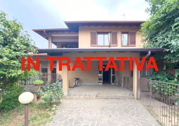 casa indipendente in vendita a Merate in zona Brugarolo