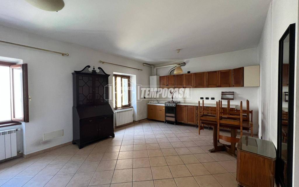 appartamento in vendita a Merate in zona Sartirana