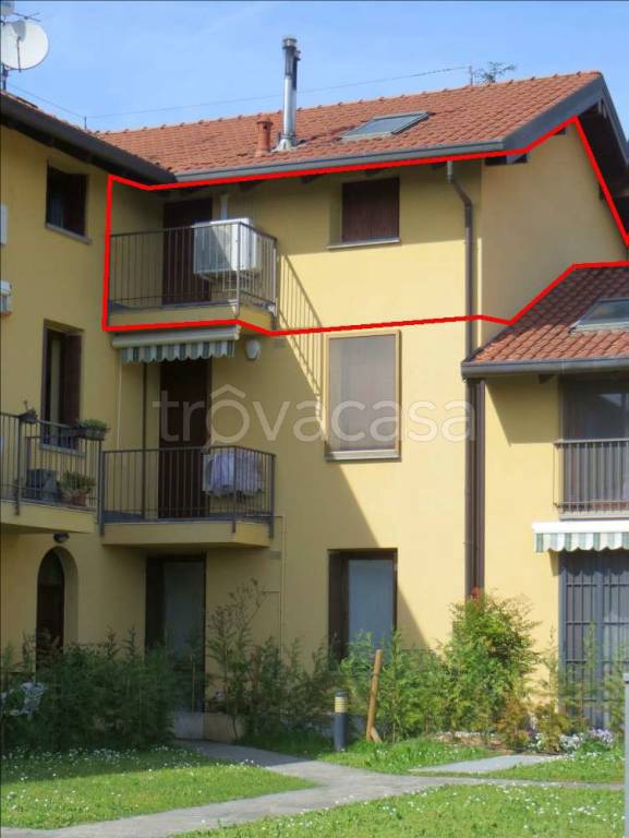 appartamento in vendita a Merate in zona Brugarolo