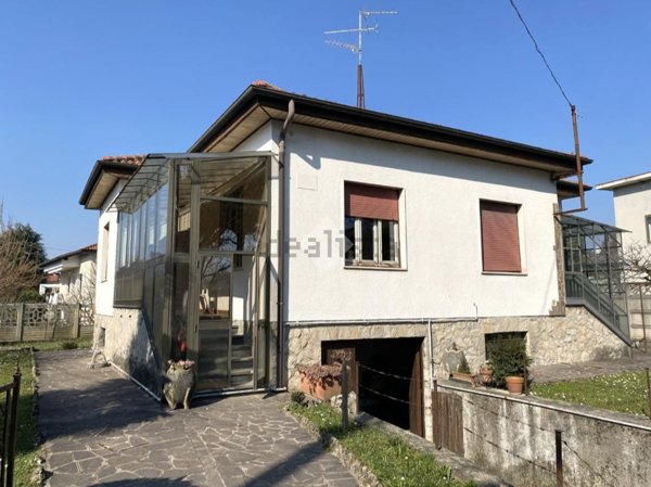 casa indipendente in vendita a Merate