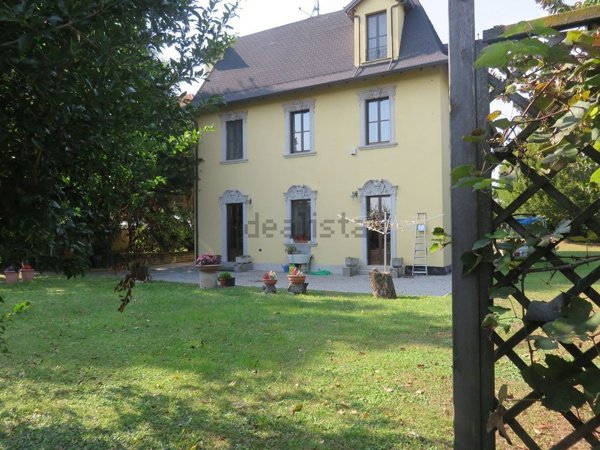 casa indipendente in vendita a Merate