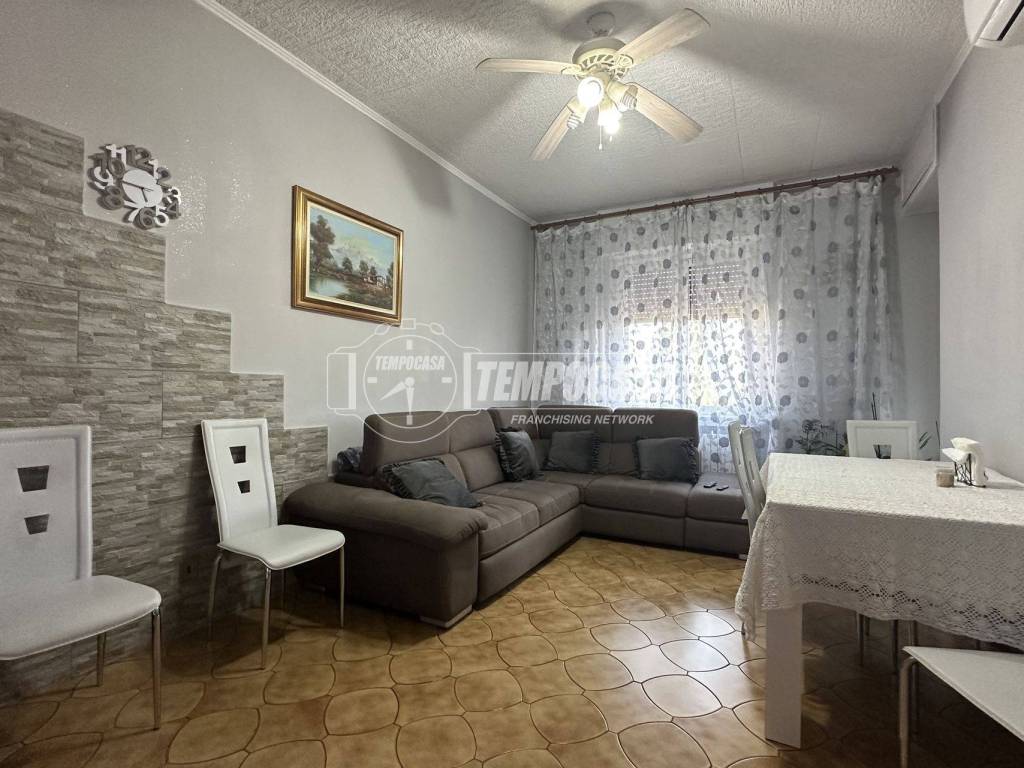 appartamento in vendita a Merate in zona Brugarolo