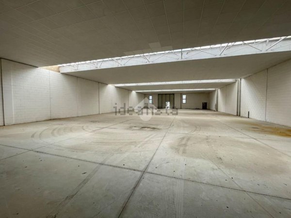 capannone in vendita a Merate