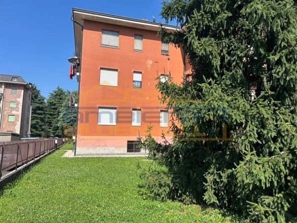 appartamento in vendita a Merate in zona Brugarolo