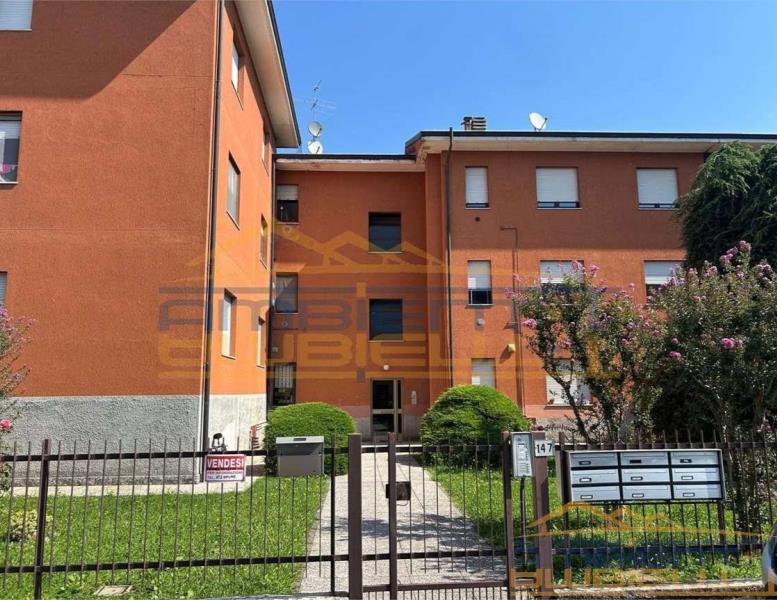 appartamento in vendita a Merate in zona Brugarolo
