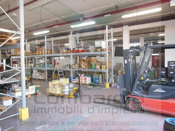 capannone in vendita a Merate