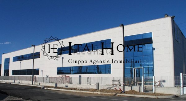 capannone in vendita a Merate