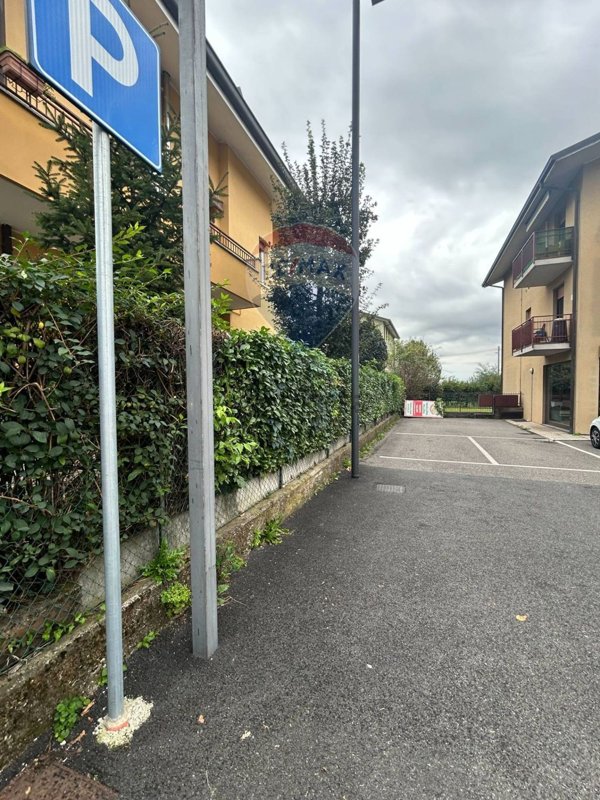 locale commerciale in vendita a Merate