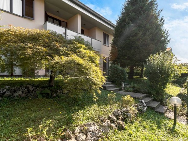 casa indipendente in vendita a Merate