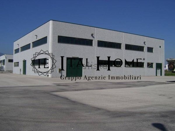 capannone in vendita a Merate