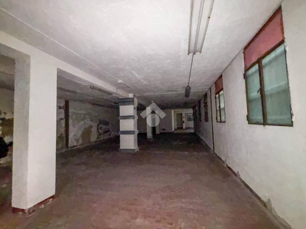 locale commerciale in vendita a Merate