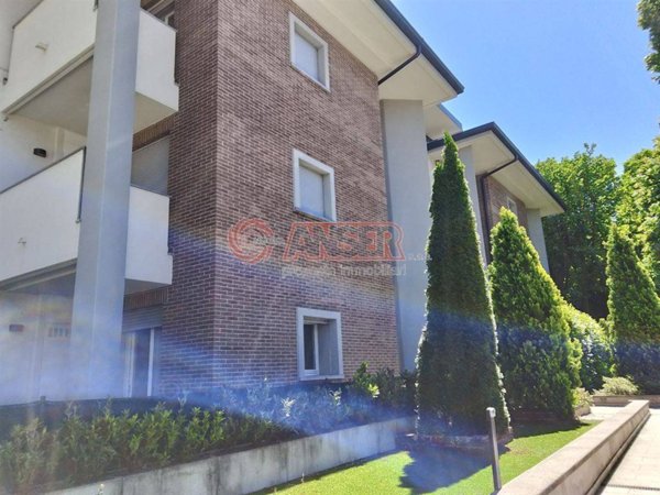 appartamento in vendita a Merate in zona Sartirana