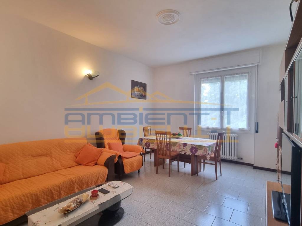 appartamento in vendita a Merate in zona Brugarolo