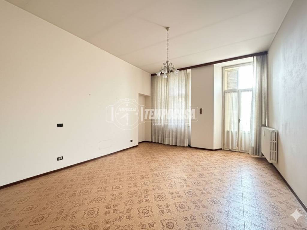 appartamento in vendita a Merate in zona Brugarolo