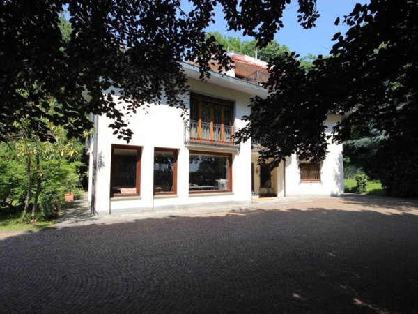 casa indipendente in vendita a Merate in zona Sartirana