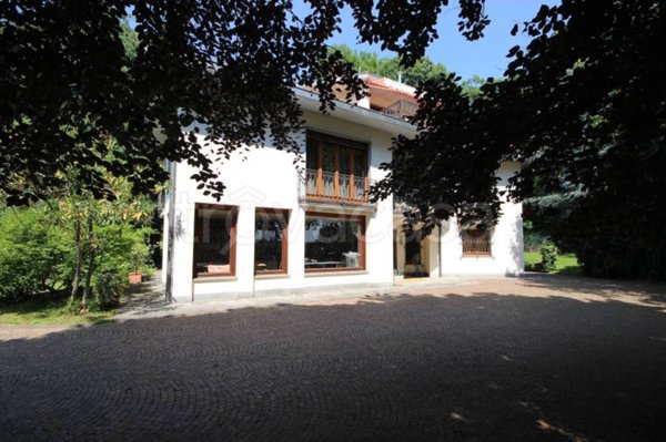 casa indipendente in vendita a Merate in zona Sartirana