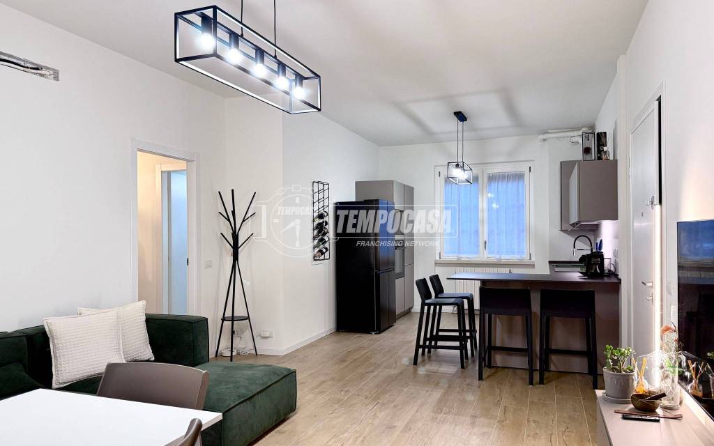 appartamento in vendita a Merate in zona Brugarolo