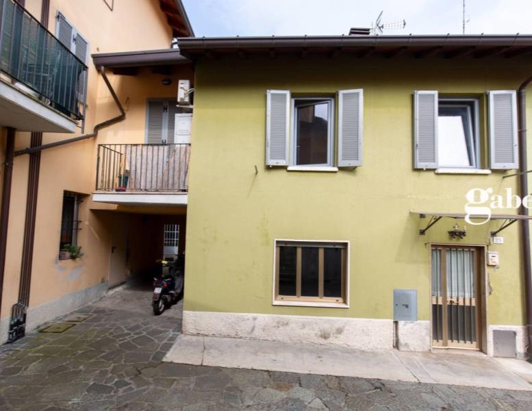 casa indipendente in vendita a Merate