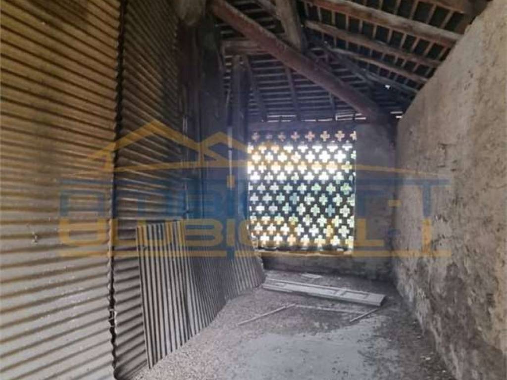 negozio in vendita a Merate in zona Sartirana