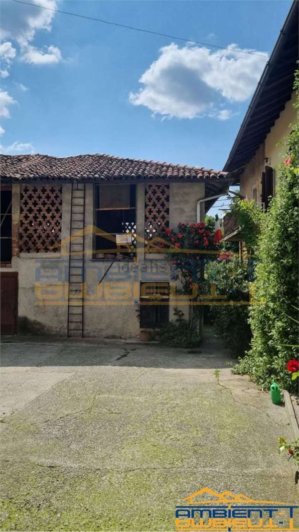 casale in vendita a Merate in zona Cassina Fra Martino