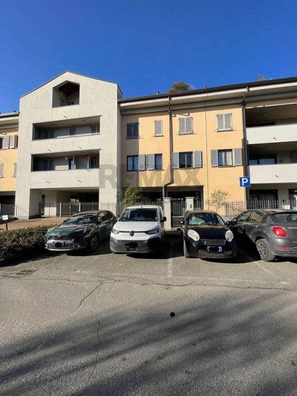 locale commerciale in vendita a Merate