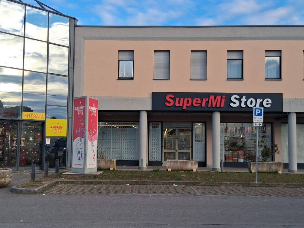 ufficio in vendita a Merate in zona Brugarolo
