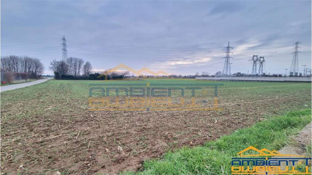 negozio in vendita a Merate in zona Brugarolo